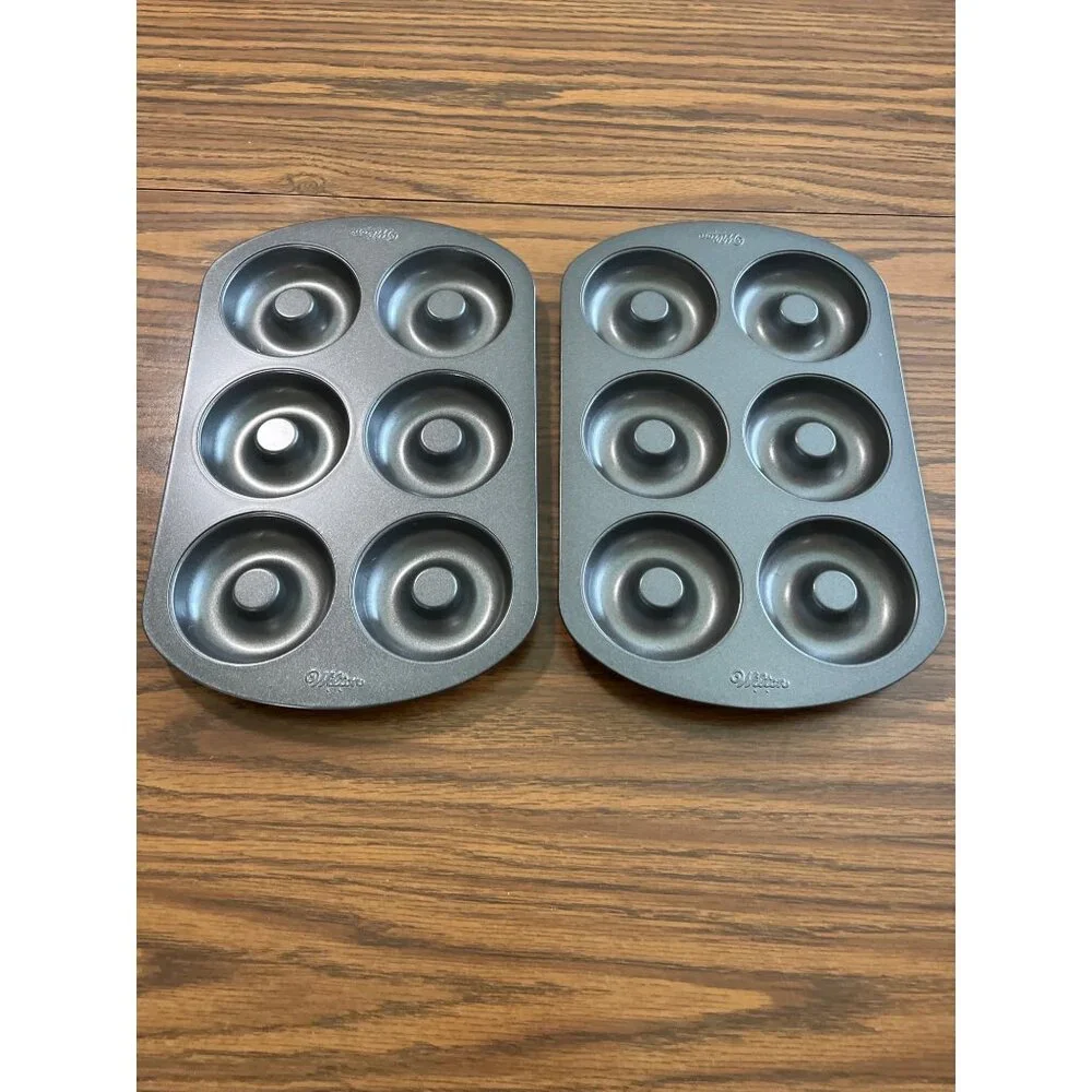 Wilton 6 cavity doughnut bagel pan set of two